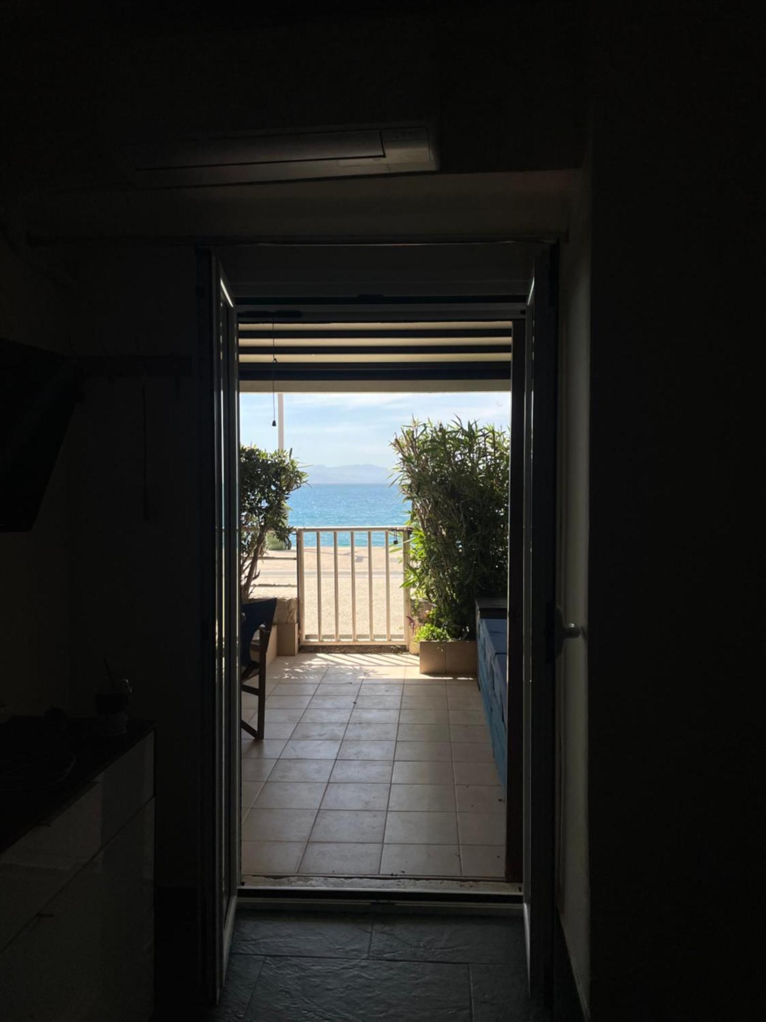 Sea La Vie - Beachfront Retreat Loutráki Esterno foto
