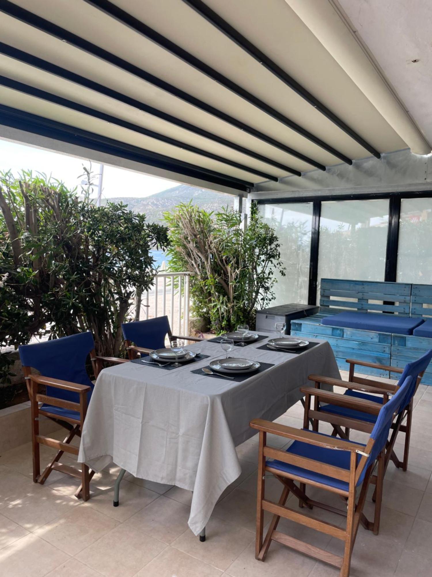 Sea La Vie - Beachfront Retreat Loutráki Esterno foto