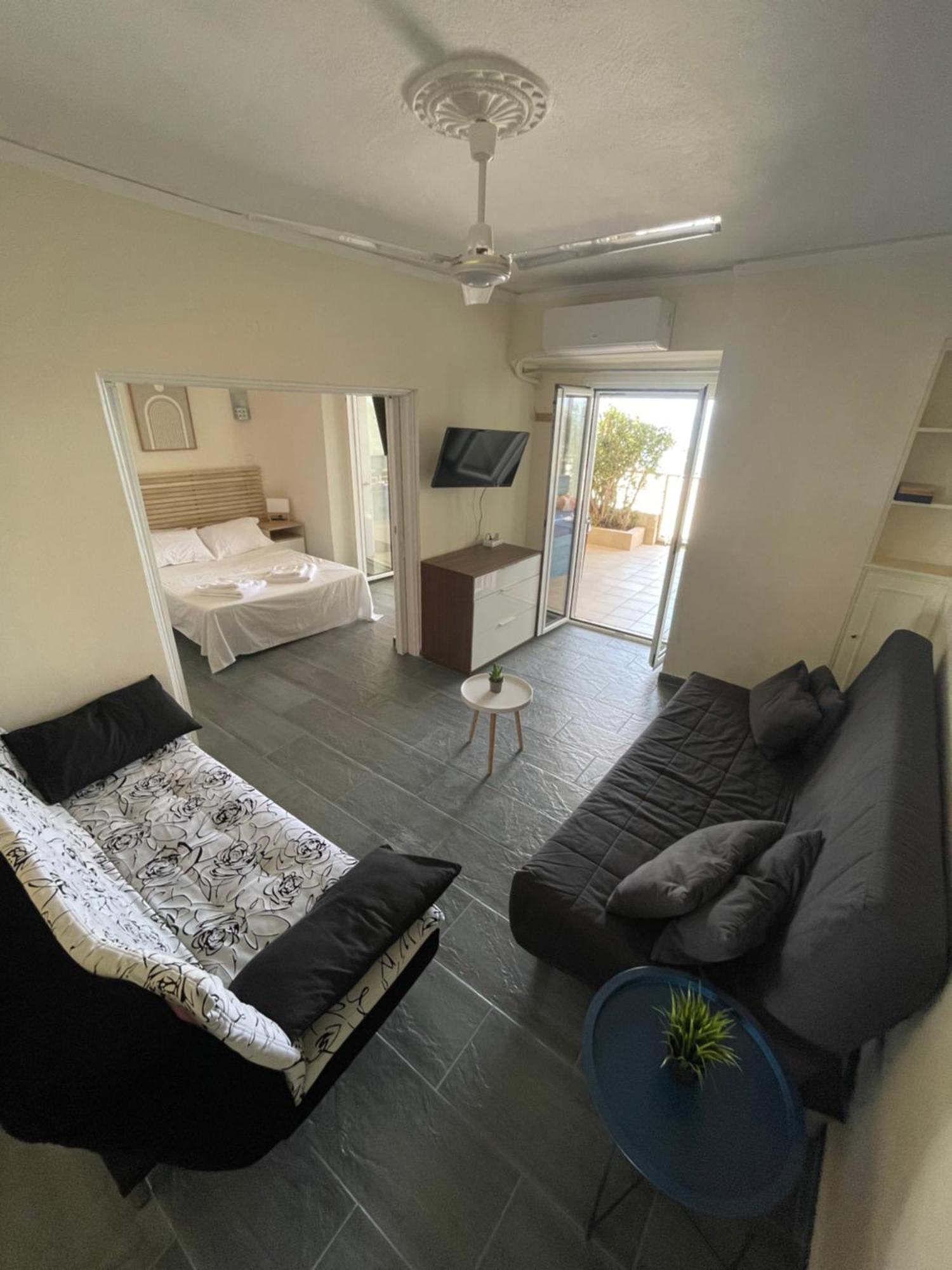 Sea La Vie - Beachfront Retreat Loutráki Esterno foto