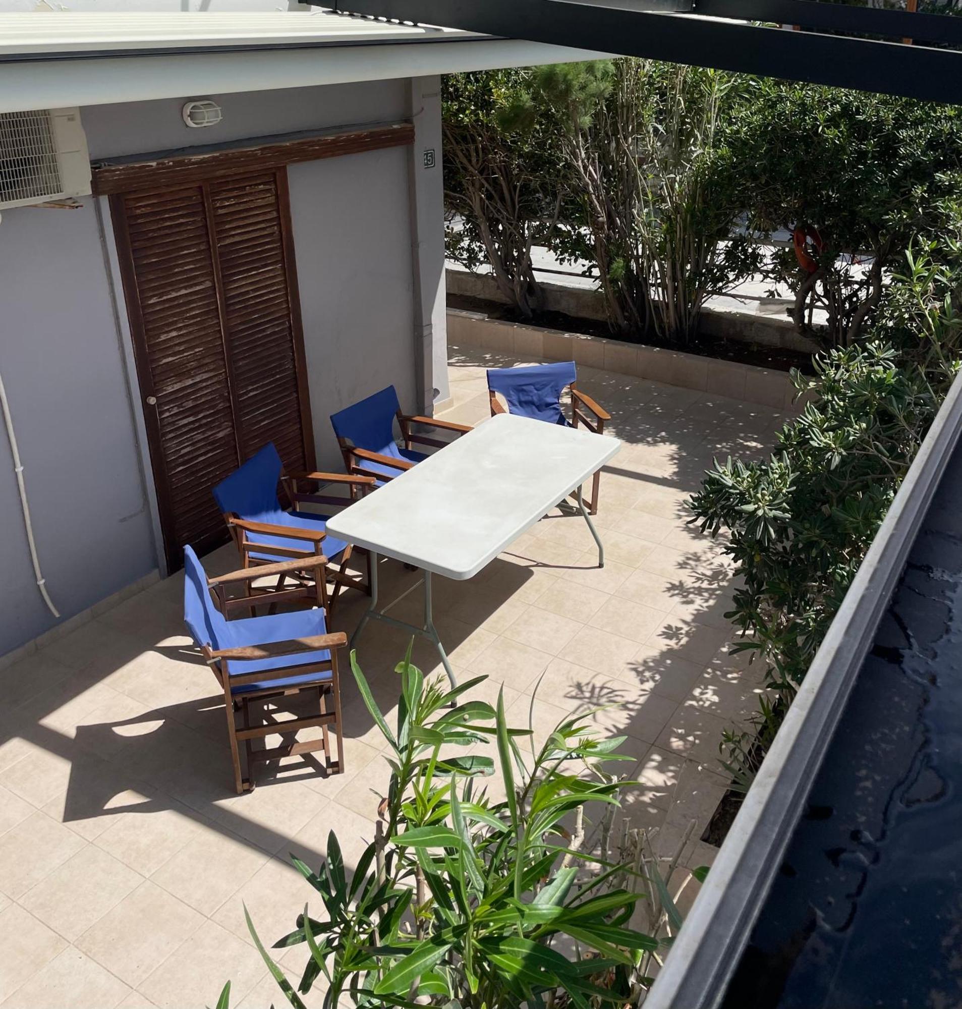 Sea La Vie - Beachfront Retreat Loutráki Esterno foto